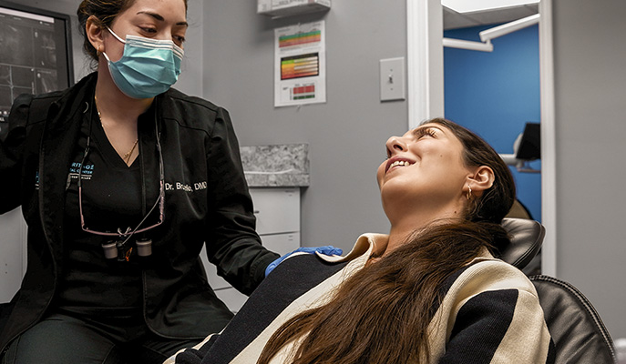 emergency dentist serving a patient in Florence